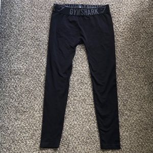Gym shark leggings